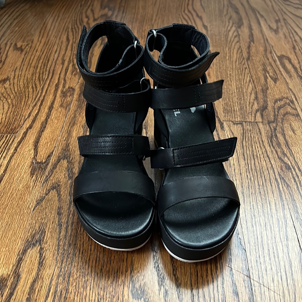Sorel Black Strappy Wedges Size 6